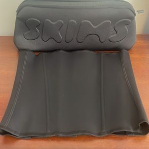 *BRAND NEW* Never Worn Skims Waist Trainer